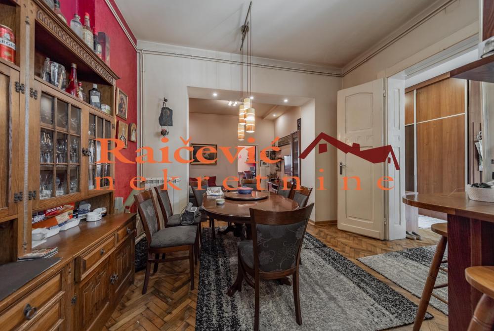 Stan na prodaju u Beogradu, Cvetni trg, trosoban, 86m2, cena 320000 evra