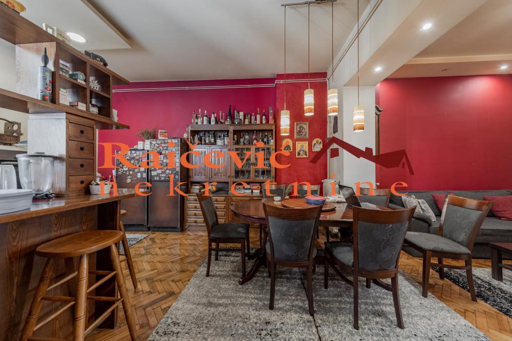 Stan na prodaju u Beogradu, Cvetni trg, trosoban, 86m2, cena 320000 evra