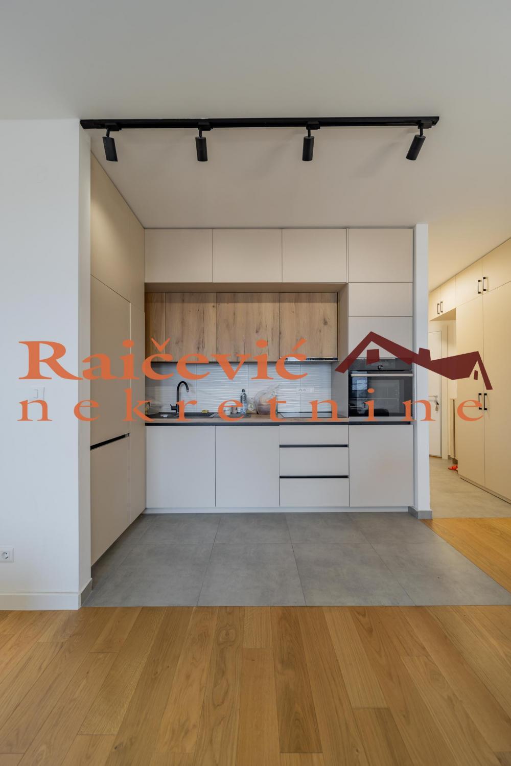 Stan na prodaju u Beogradu, Trošarina, troiposoban, 88m2, cena 320000 evra