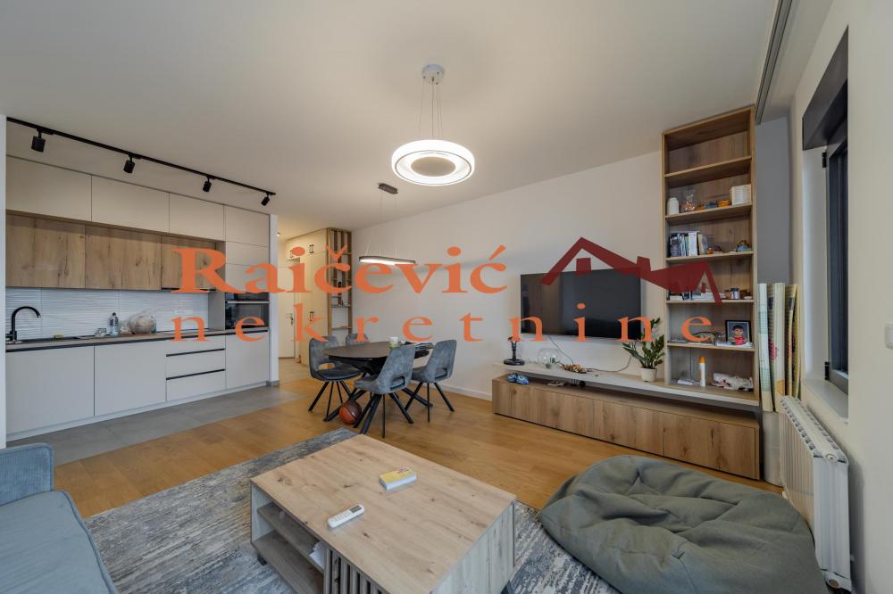 Stan na prodaju u Beogradu, Trošarina, troiposoban, 88m2, cena 320000 evra