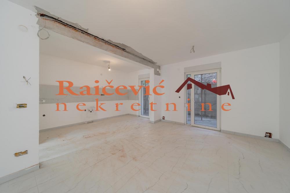 Stan na prodaju u Beogradu, Kaluđerica, trosoban, 95m2, cena 168308 evra