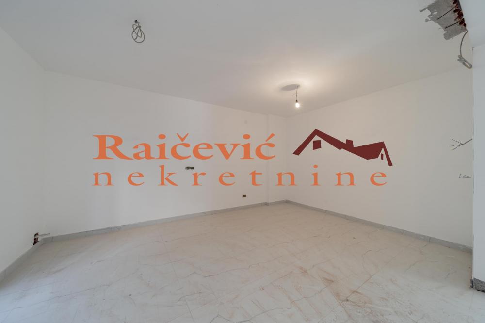 Stan na prodaju u Beogradu, Kaluđerica, trosoban, 95m2, cena 168338 evra