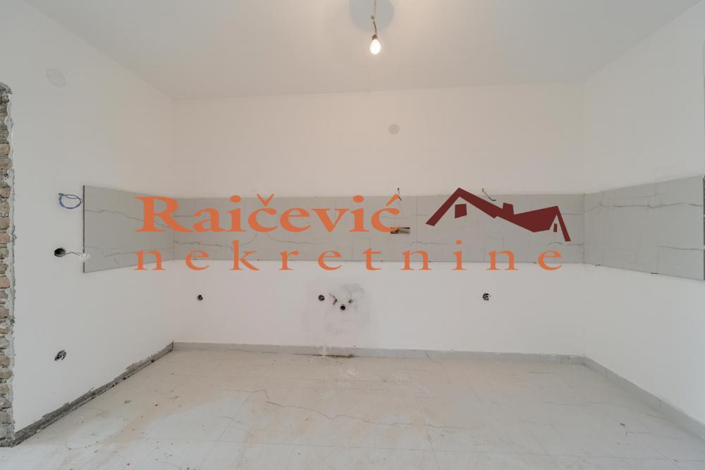 Stan na prodaju u Beogradu, Kaluđerica, trosoban, 95m2, cena 168338 evra