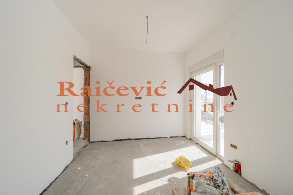 Stan na prodaju u Beogradu, Kaluđerica, trosoban, 95m2, cena 168338 evra