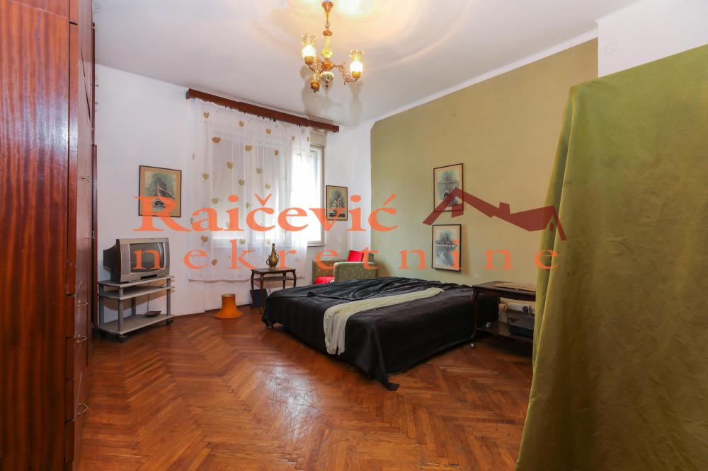 Stan na prodaju u Beogradu, Vračar, troiposoban, 95m2, cena 284000 evra