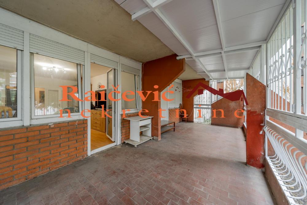 Stan na prodaju u Beogradu, Novi Beograd blok 70 (Kineski TC), trosoban, 98m2, cena 285000 evra