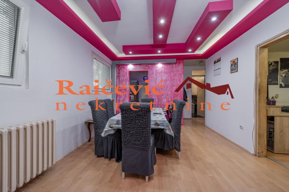 Stan na prodaju u Beogradu, Novi Beograd blok 70 (Kineski TC), trosoban, 98m2, cena 285000 evra