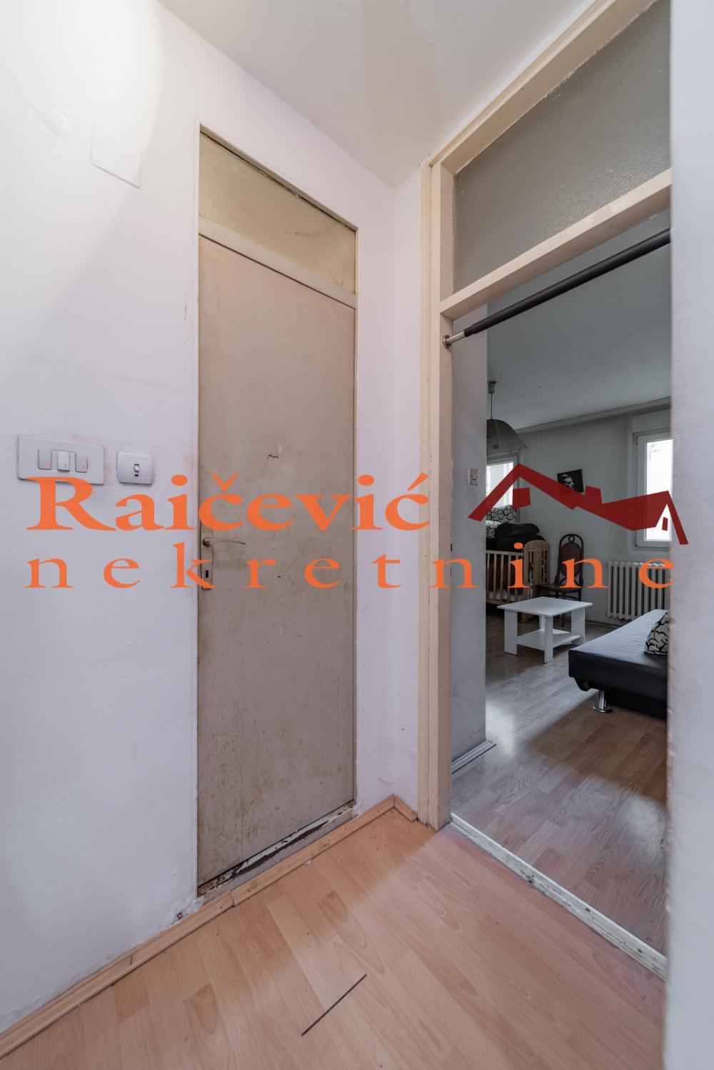 Stan na prodaju u Beogradu, Novi Beograd blok 70 (Kineski TC), trosoban, 98m2, cena 285000 evra