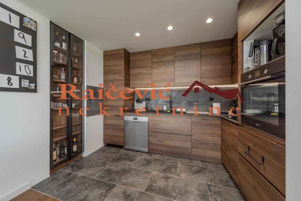 Stan na prodaju u Beogradu, Novi Beograd blok 58, trosoban, 99m2, cena 410000 evra