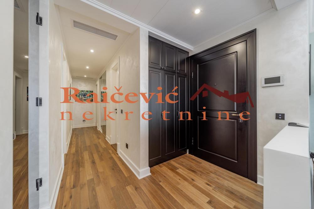 Stan na prodaju u Beogradu, Zemun, trosoban, 102m2, cena 480000 evra