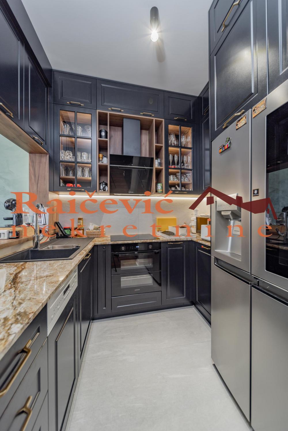 Stan na prodaju u Beogradu, Zemun, trosoban, 102m2, cena 480000 evra