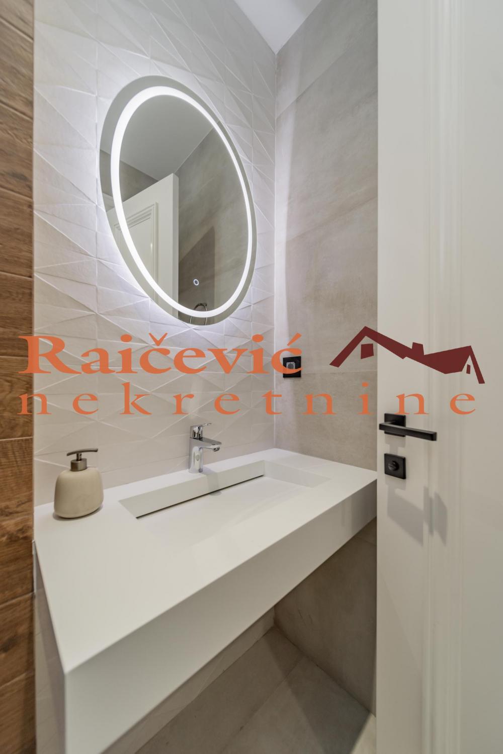 Stan na prodaju u Beogradu, Zemun, trosoban, 102m2, cena 480000 evra