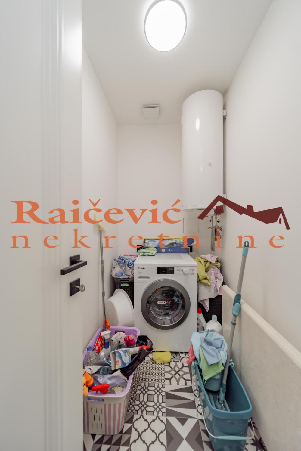 Stan na prodaju u Beogradu, Zemun, trosoban, 102m2, cena 480000 evra