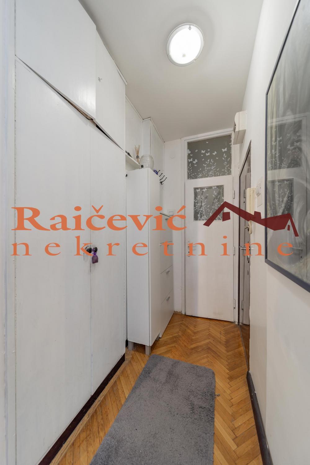 Stan na prodaju u Beogradu, Lion, troiposoban, 106m2, cena 340000 evra