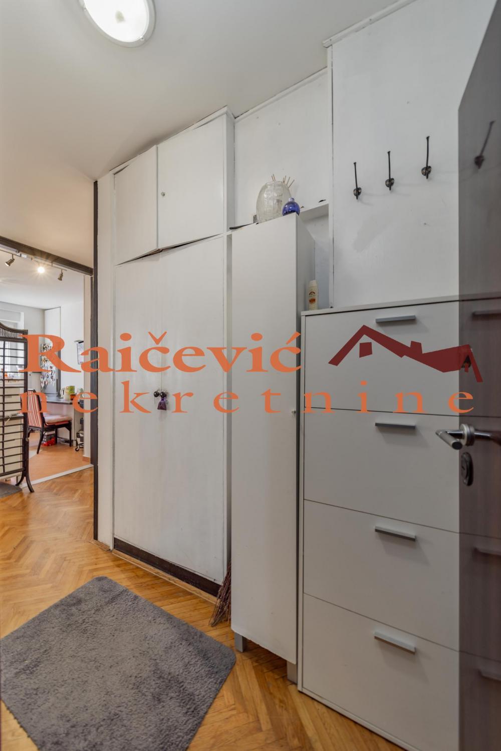 Stan na prodaju u Beogradu, Lion, troiposoban, 106m2, cena 340000 evra