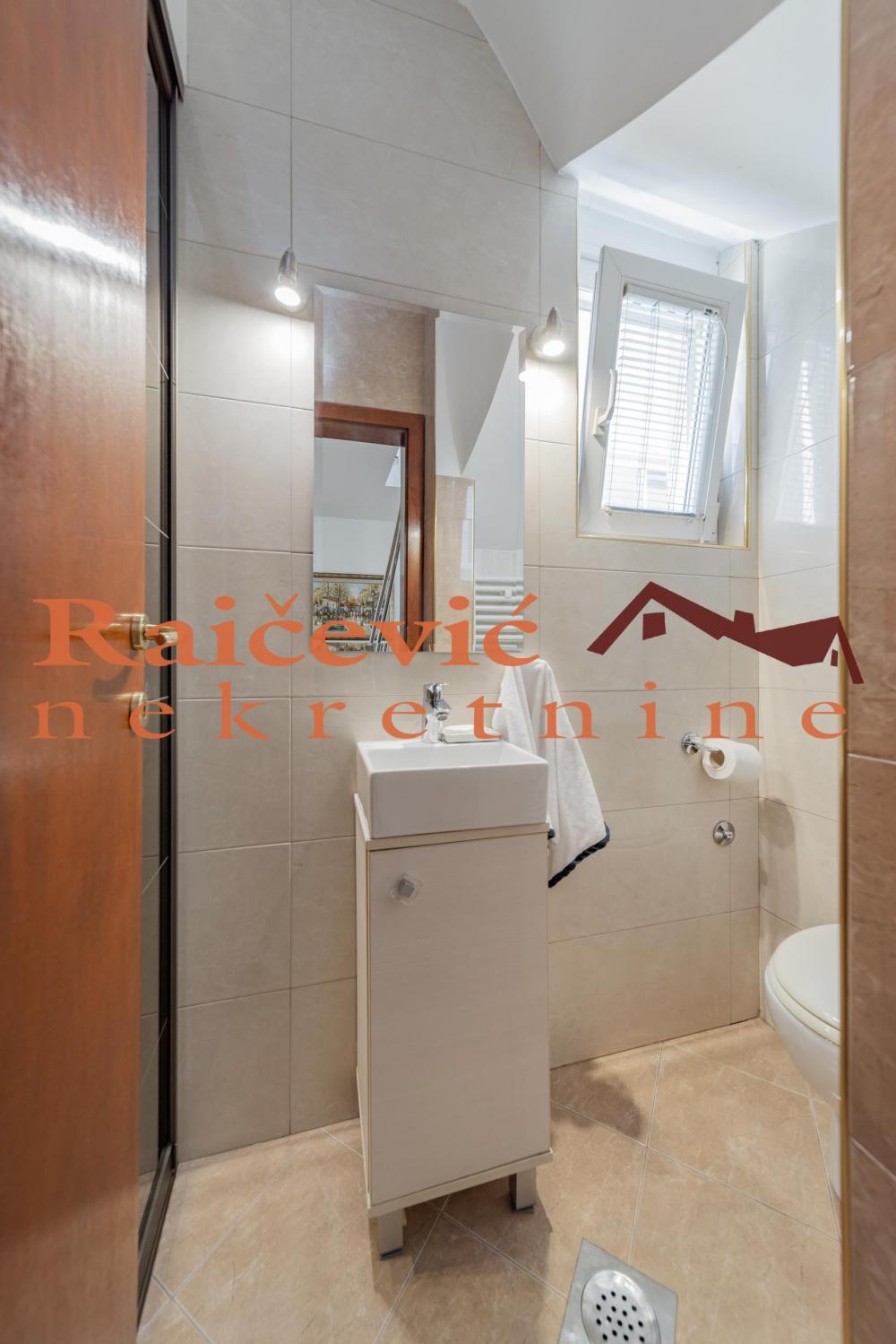 Stan na prodaju u Beogradu, Lion, cetvorosoban, 112m2, cena 450000 evra