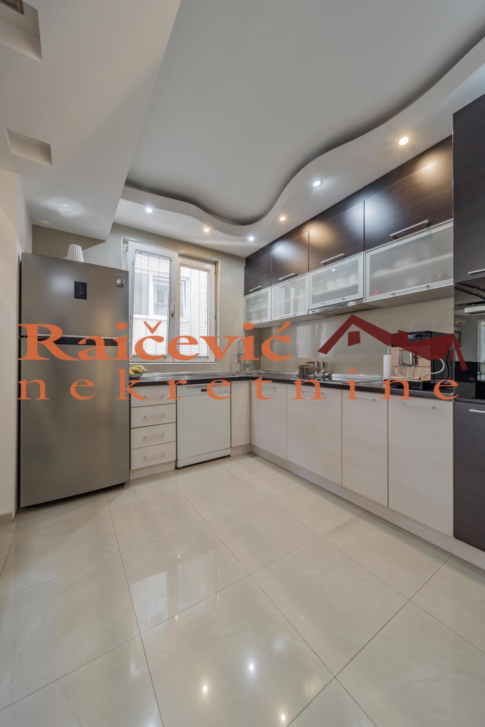 Stan na prodaju u Beogradu, Lion, cetvorosoban, 112m2, cena 450000 evra