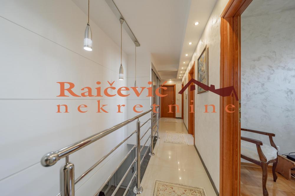 Stan na prodaju u Beogradu, Lion, cetvorosoban, 112m2, cena 450000 evra