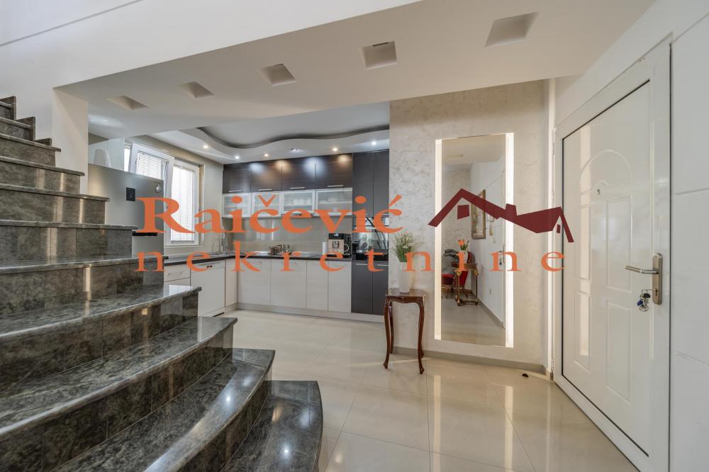 Stan na prodaju u Beogradu, Lion, cetvorosoban, 112m2, cena 450000 evra