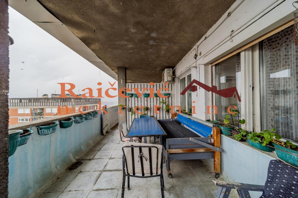 Stan na prodaju u Beogradu, Novi Beograd blok 21 (10. gimnazija), dvosoban, 114m2, cena 215000 evra