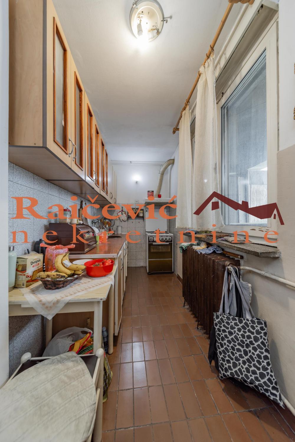 Stan na prodaju u Beogradu, Novi Beograd blok 21 (10. gimnazija), dvosoban, 114m2, cena 215000 evra