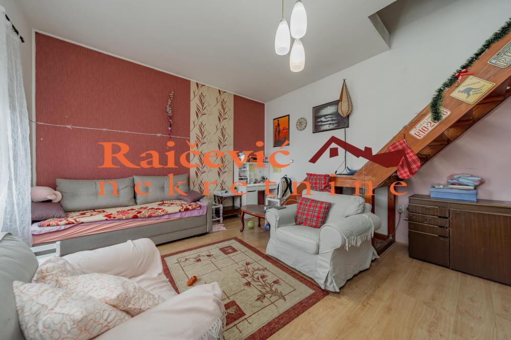 Stan na prodaju u Beogradu, Petlovo brdo, trosoban, 115m2, cena 175000 evra