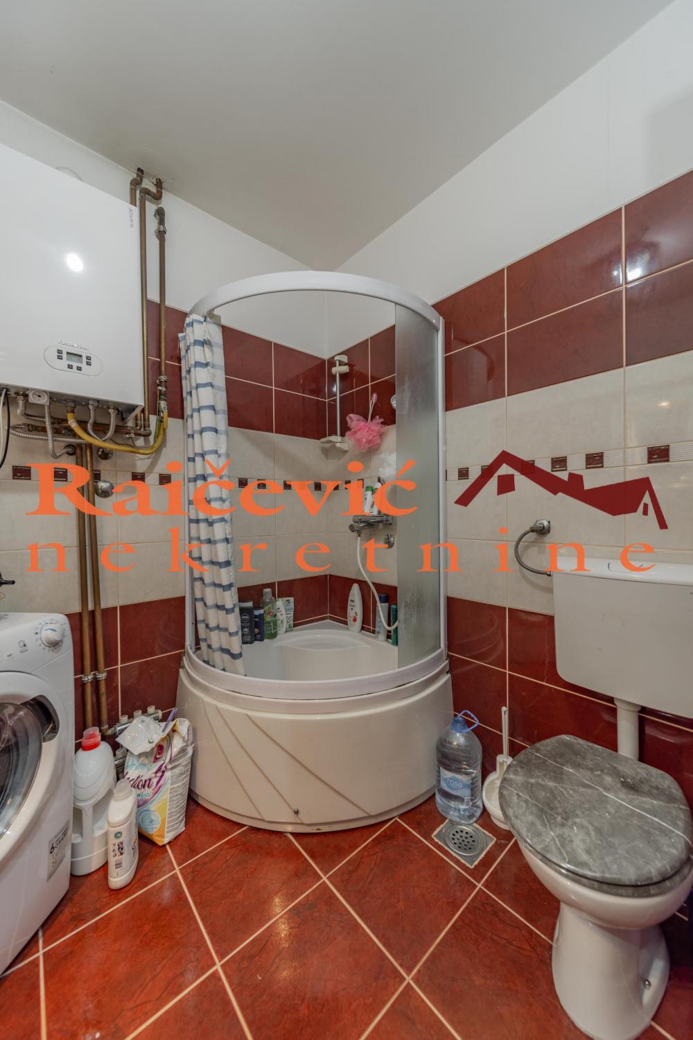 Stan na prodaju u Beogradu, Petlovo brdo, trosoban, 115m2, cena 175000 evra