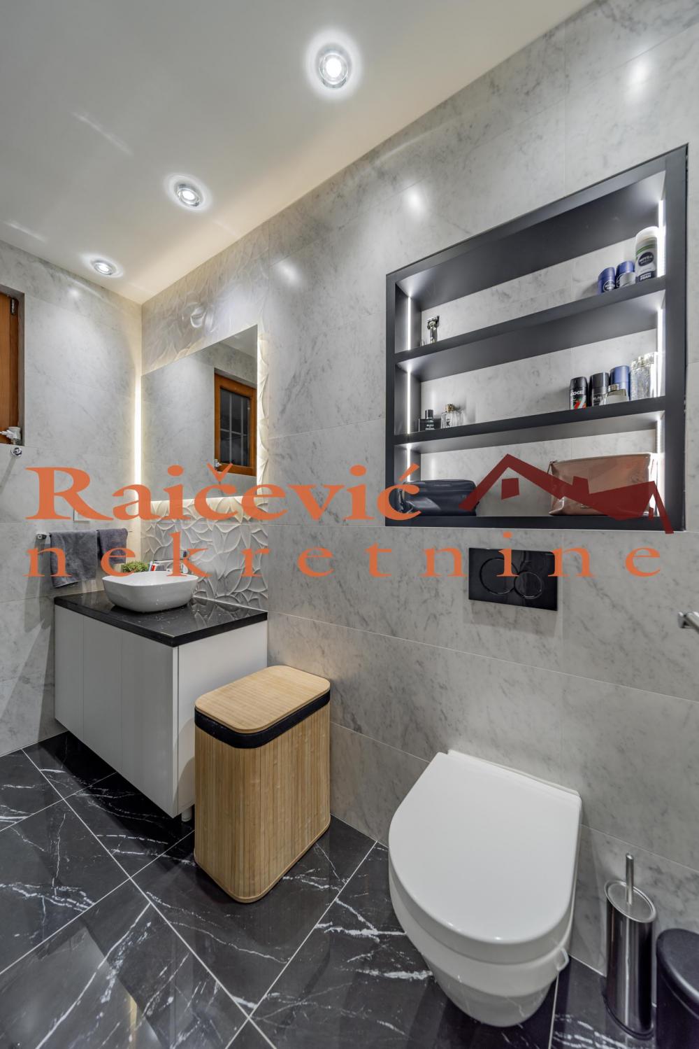 Stan na prodaju u Beogradu, Vračar, cetvorosoban, 115m2, cena 395000 evra