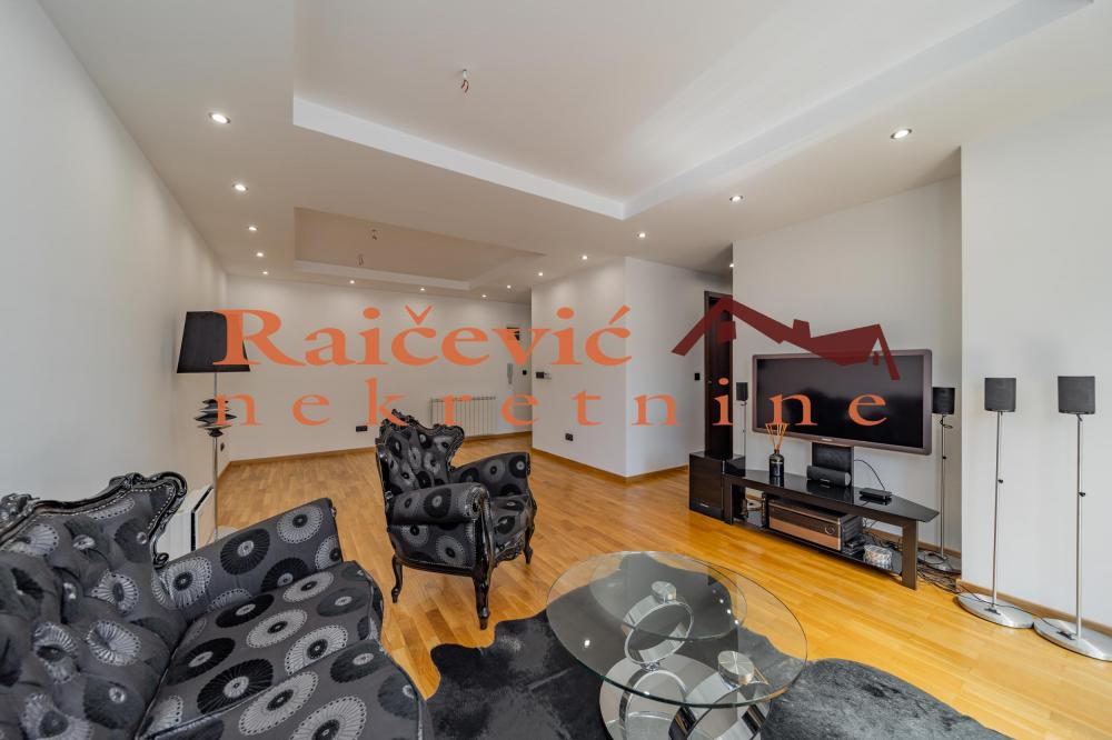 Stan na prodaju u Beogradu, Voždovac, cetvorosoban, 132m2, cena 349000 evra