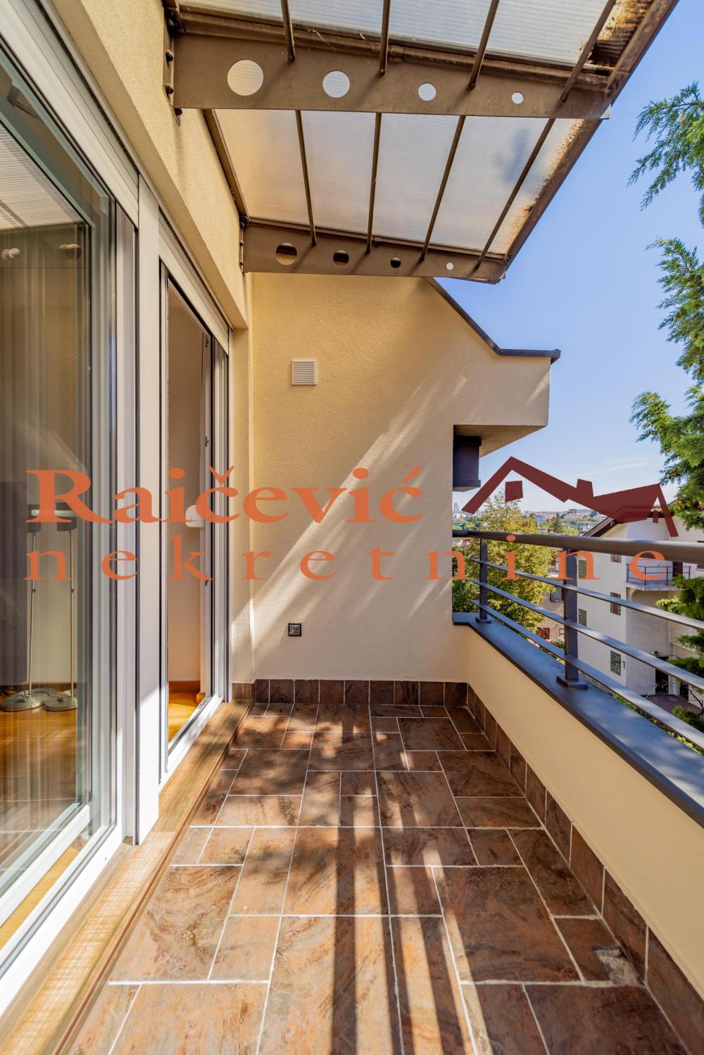 Stan na prodaju u Beogradu, Voždovac, cetvorosoban, 132m2, cena 349000 evra