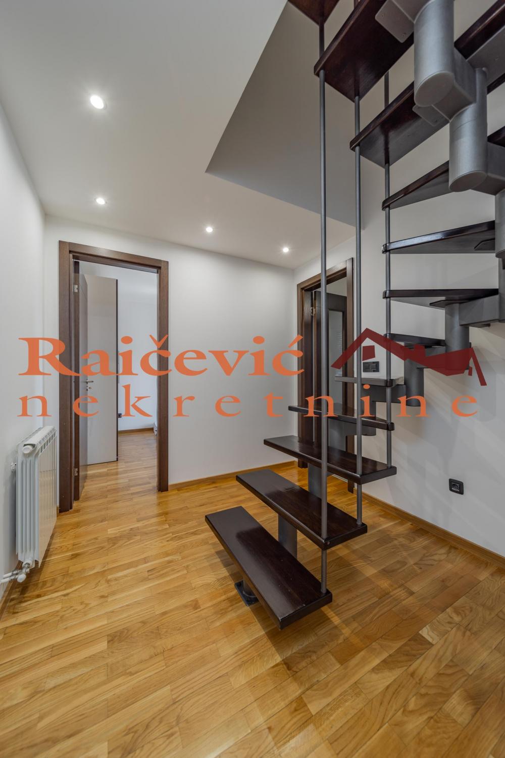 Stan na prodaju u Beogradu, Voždovac, cetvorosoban, 132m2, cena 349000 evra