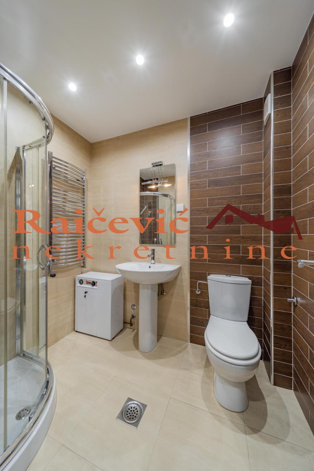 Stan na prodaju u Beogradu, Voždovac, cetvorosoban, 132m2, cena 349000 evra