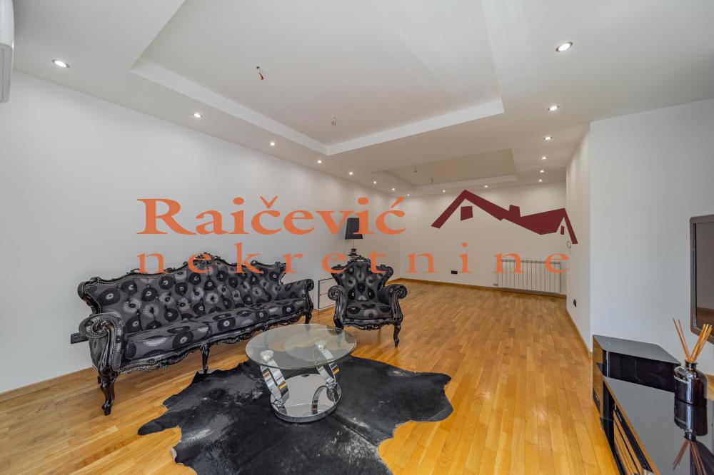 Stan na prodaju u Beogradu, Voždovac, cetvorosoban, 132m2, cena 349000 evra