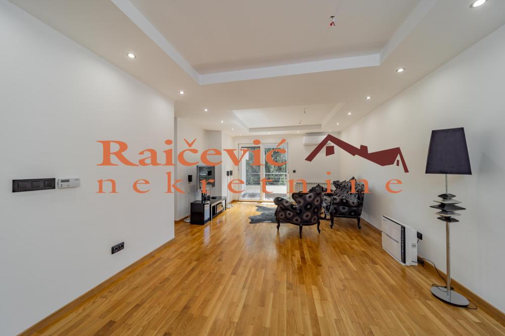 Stan na prodaju u Beogradu, Voždovac, cetvorosoban, 132m2, cena 349000 evra