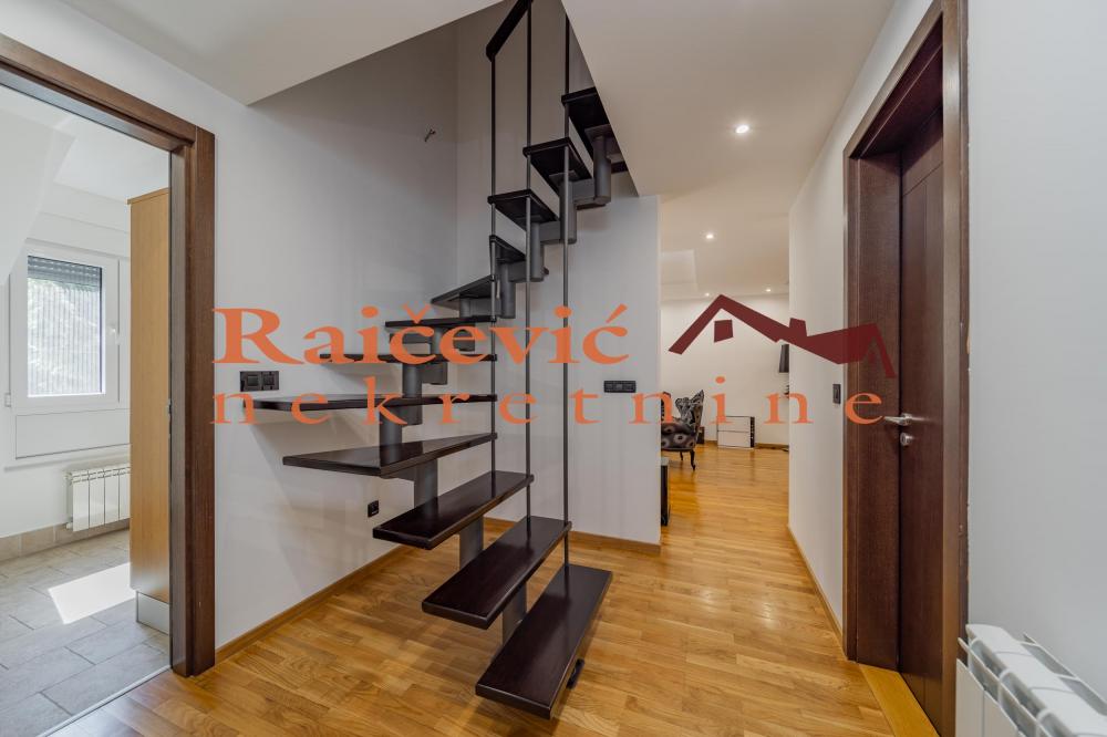 Stan na prodaju u Beogradu, Voždovac, cetvorosoban, 132m2, cena 349000 evra