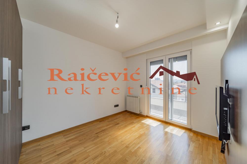 Stan na prodaju u Beogradu, Voždovac, cetvorosoban, 132m2, cena 349000 evra