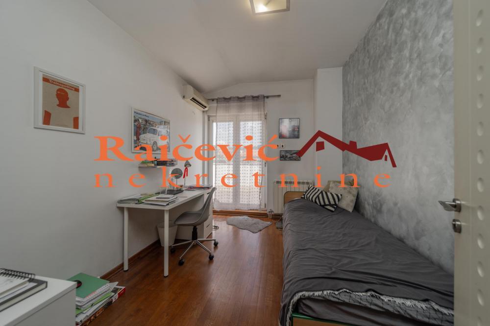 Stan na prodaju u Beogradu, Dedinje, cetvorosoban, 142m2, cena 380000 evra