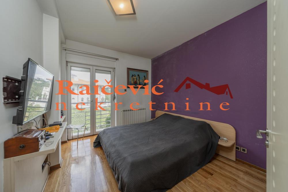 Stan na prodaju u Beogradu, Dedinje, cetvorosoban, 142m2, cena 380000 evra