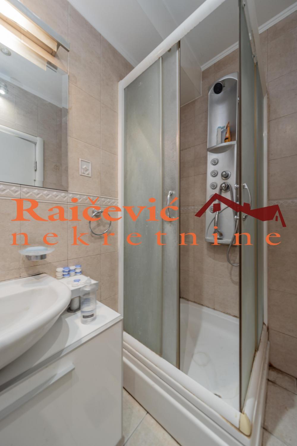 Stan na prodaju u Beogradu, Dedinje, cetvorosoban, 142m2, cena 380000 evra