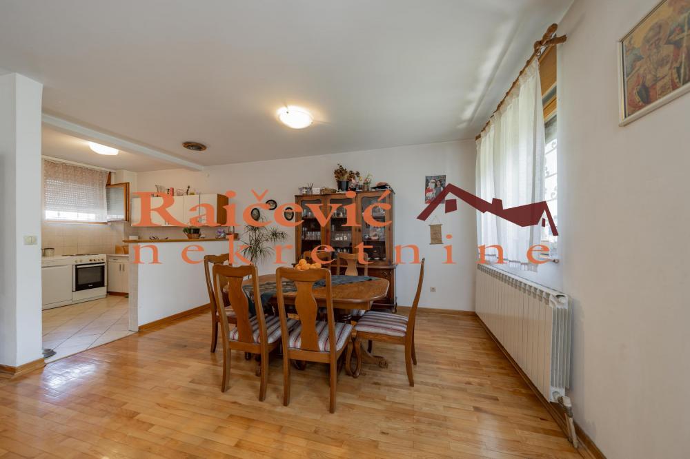 Stan na prodaju u Beogradu, Dedinje, 142m2, cena 470000 evra