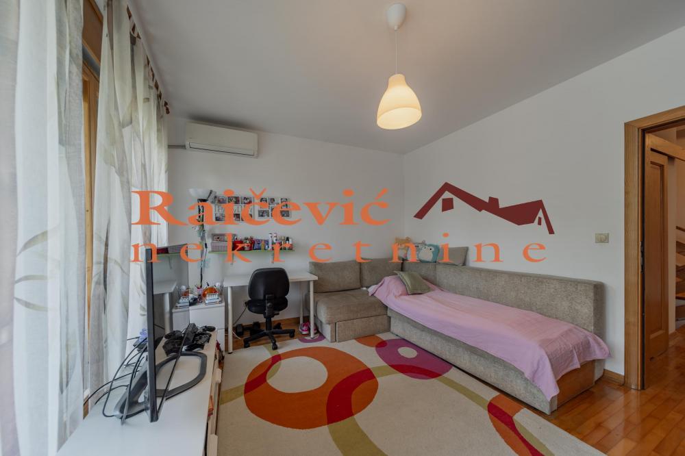 Stan na prodaju u Beogradu, Dedinje, 142m2, cena 470000 evra