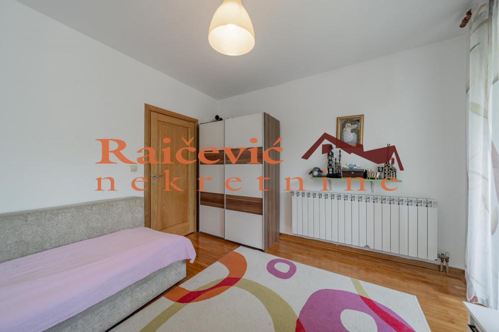 Stan na prodaju u Beogradu, Dedinje, 142m2, cena 470000 evra