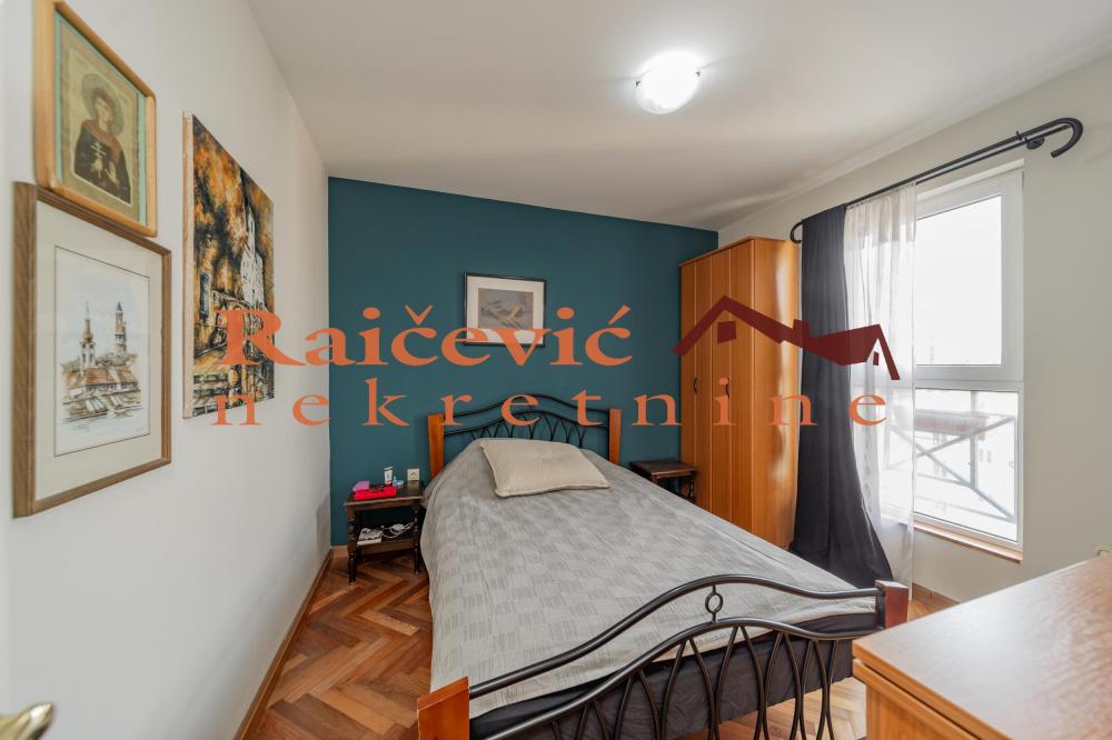 Stan na prodaju u Beogradu, Zemun, 158m2, cena 350000 evra