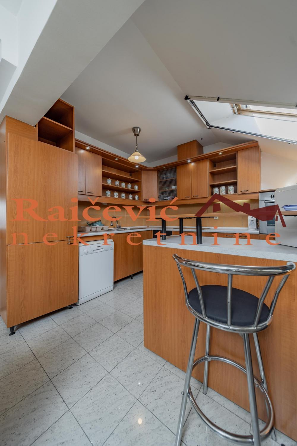 Stan na prodaju u Beogradu, Zemun, 158m2, cena 350000 evra