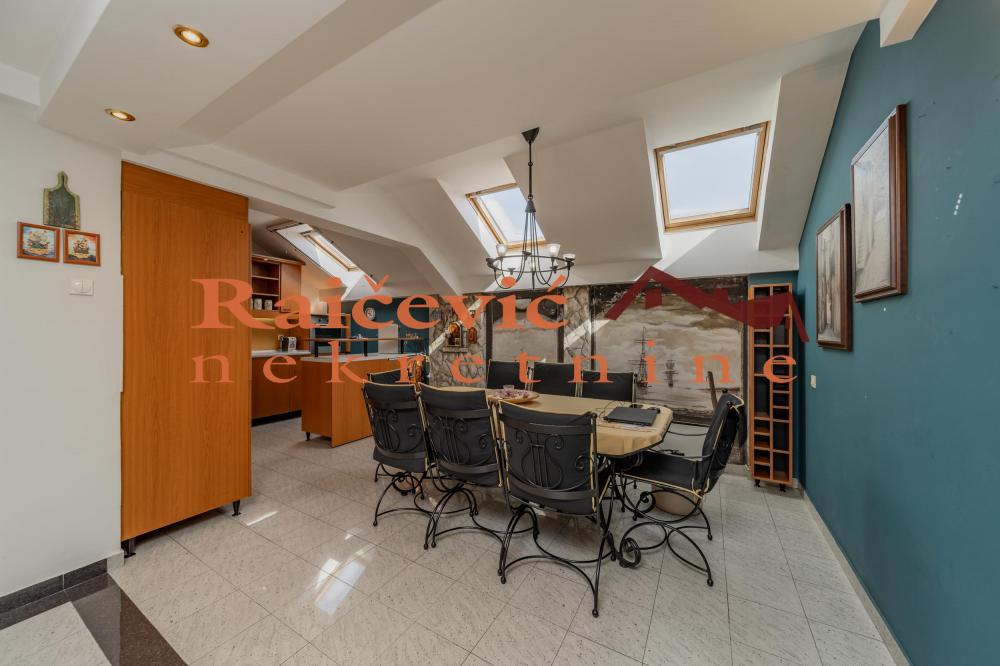 Stan na prodaju u Beogradu, Zemun, 158m2, cena 350000 evra