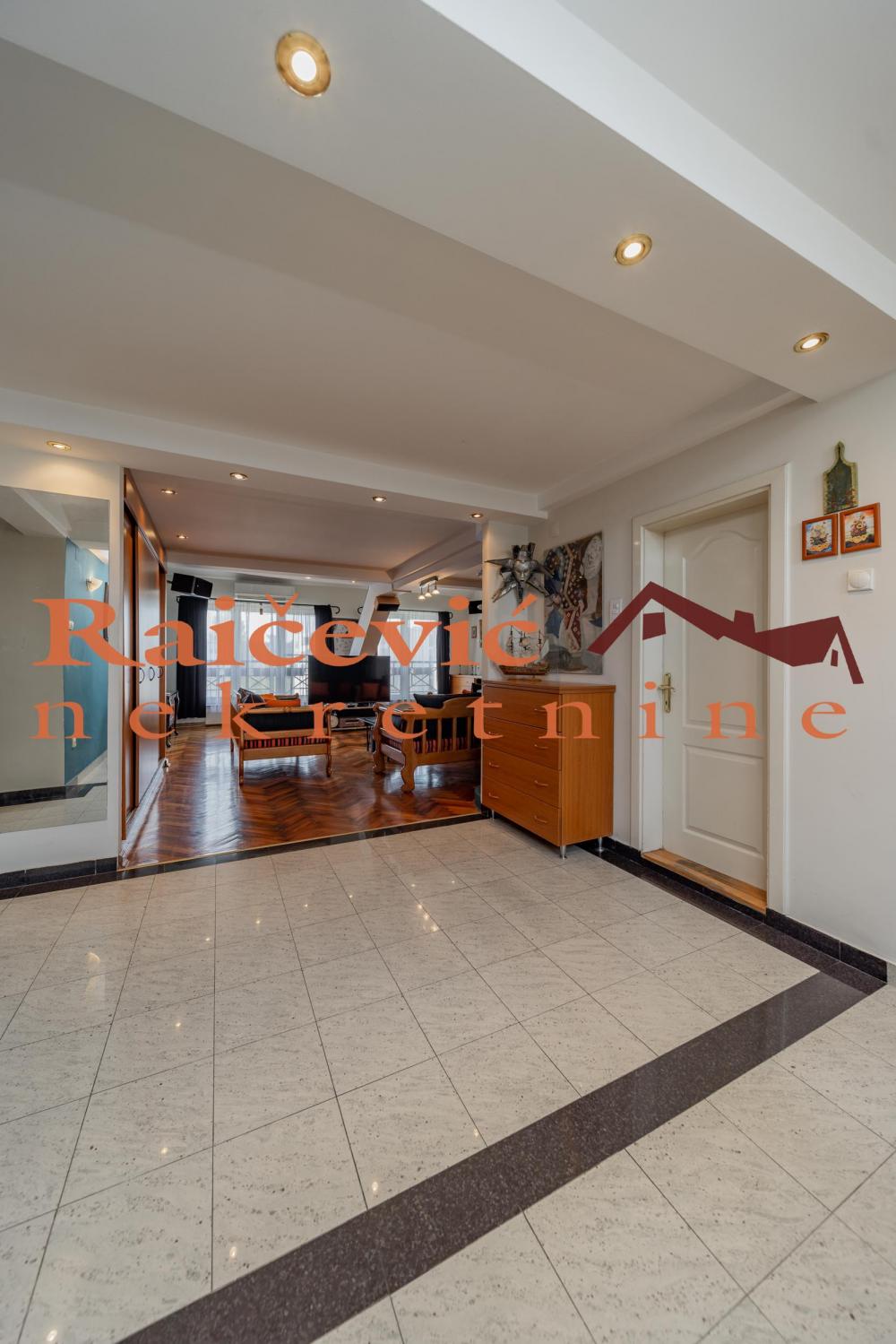 Stan na prodaju u Beogradu, Zemun, 158m2, cena 350000 evra