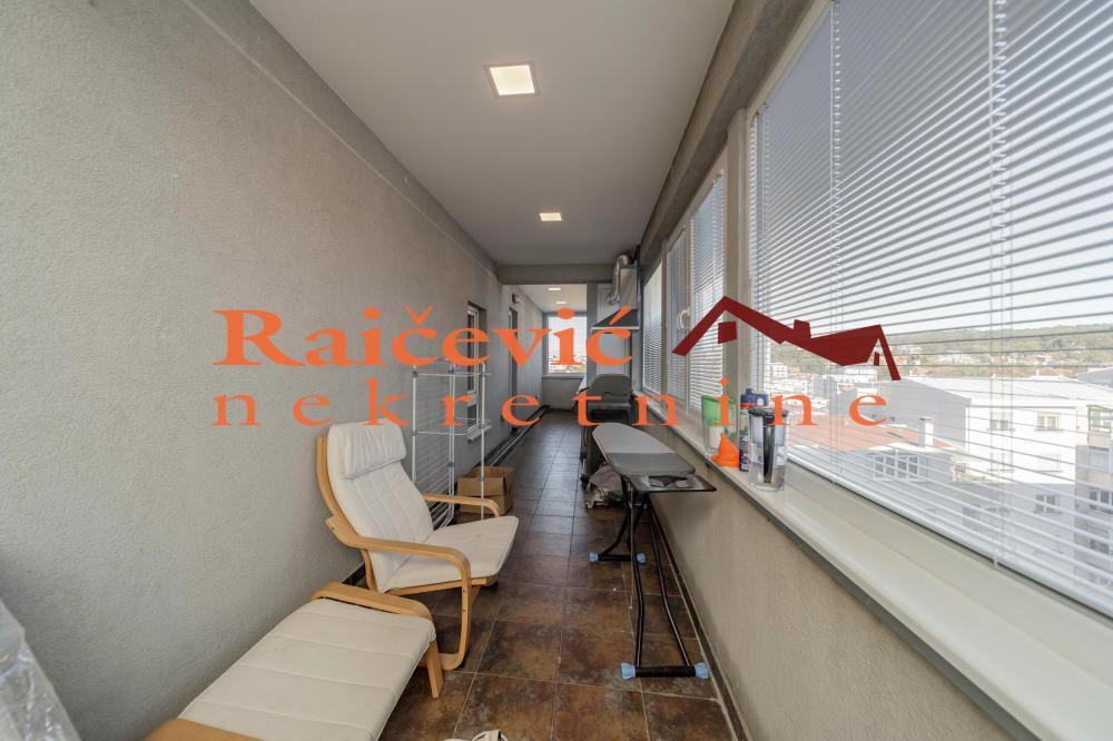 Stan na prodaju u Beogradu, Đeram pijaca, cetvorosoban, 160m2, cena 390000 evra