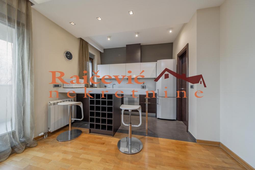 Stan na prodaju u Beogradu, Crveni Krst, 160m2, cena 590000 evra