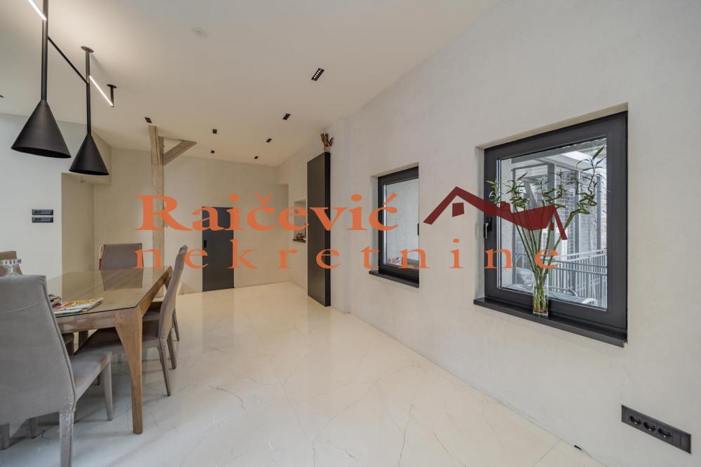 Stan na prodaju u Beogradu, Beograd (centar), trosoban, 160m2, cena 900000 evra