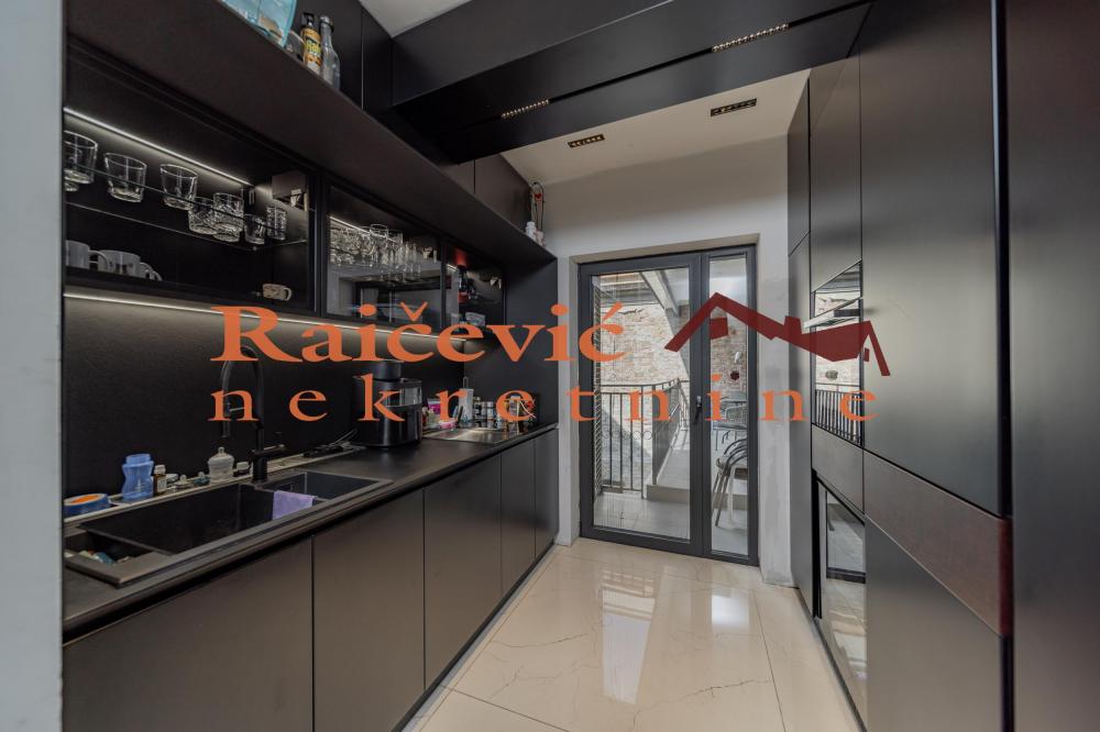 Stan na prodaju u Beogradu, Beograd (centar), trosoban, 160m2, cena 900000 evra